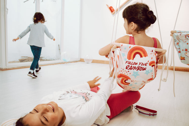 Babyschaukeln von Mada in Lisbon