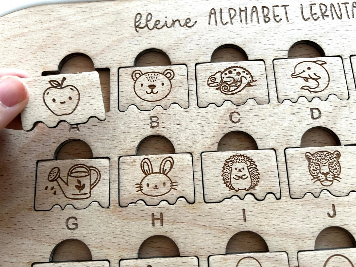 ABC Lernplatte Montessori aus Holz – Sensorikspiel für Kinder | Trofast kompatibel | Feinmotorik fördern | Aktivitätsplatte