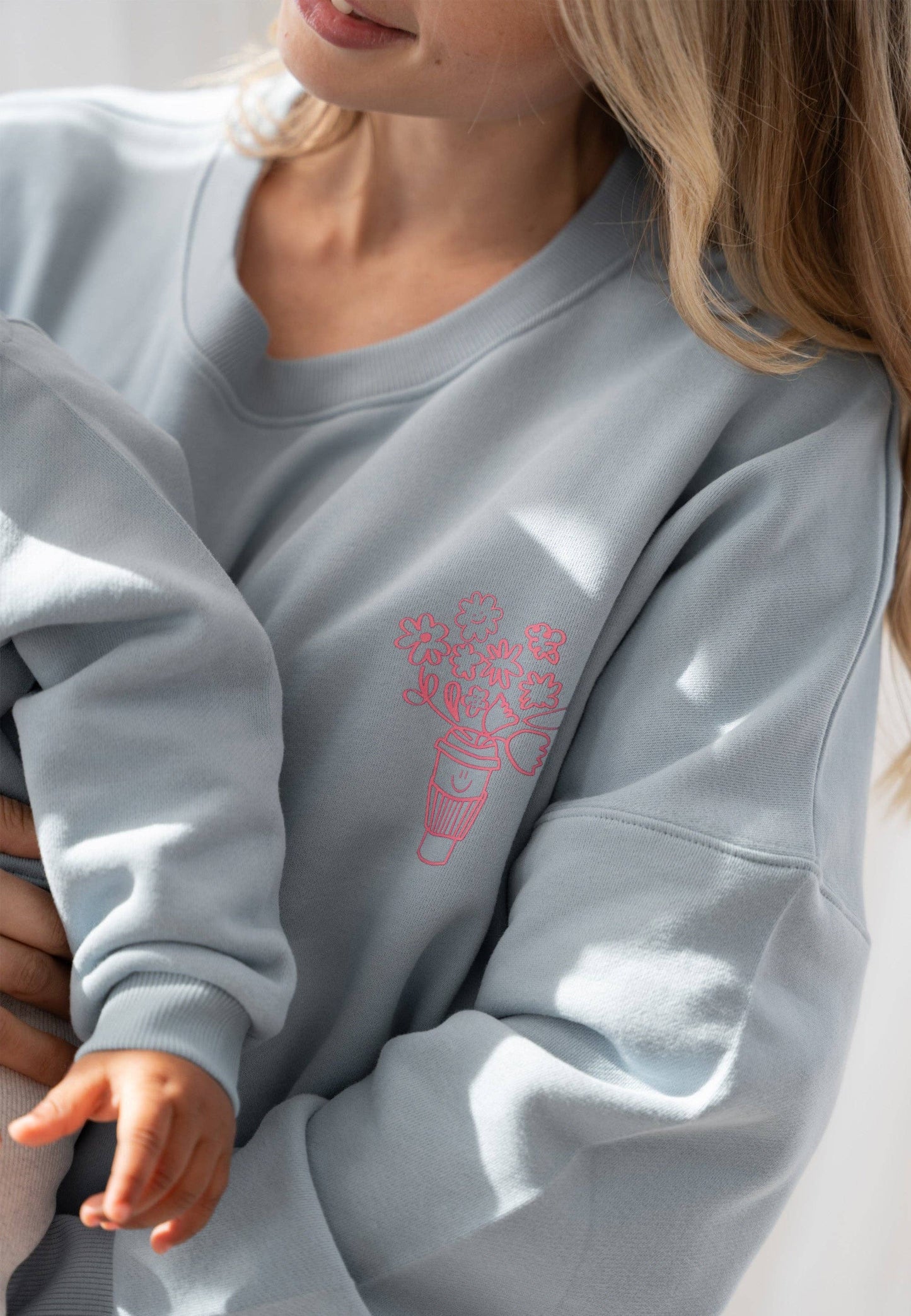 Erwachsenen Sweatshirt Let Love Bloom hellblau