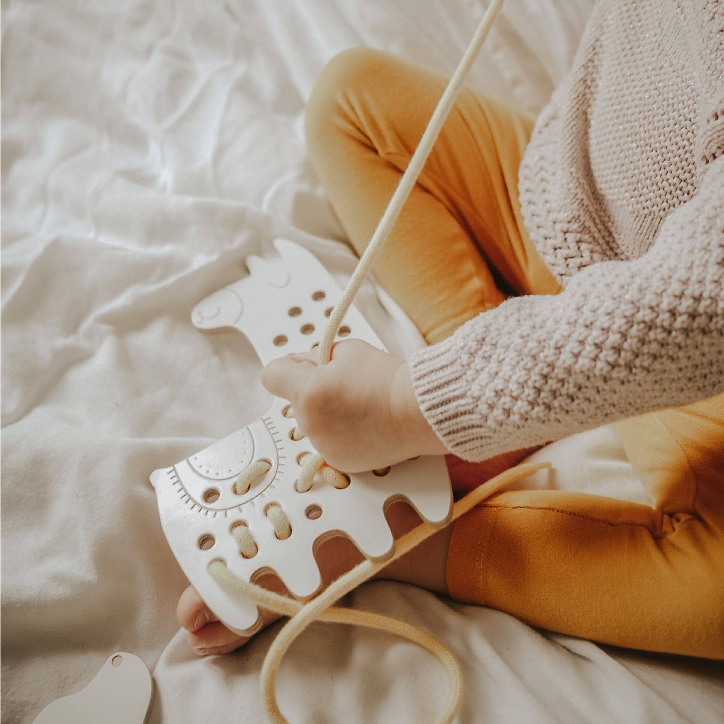 Lily das Lama, Montessori Holz-Spielschnürspiel
