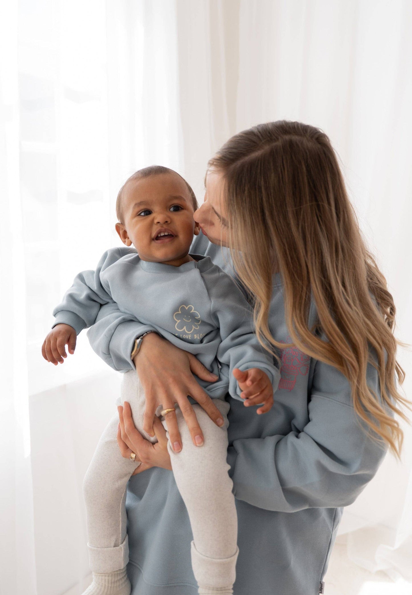 Love Bloom Sweatshirt hellblau Mini and Me Edition
