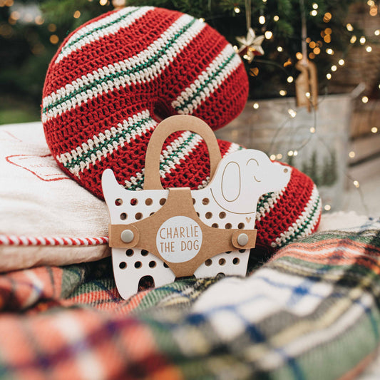 Charlie der Hund, Holz-Schnürspielzeug, Montessori-Spielzeug