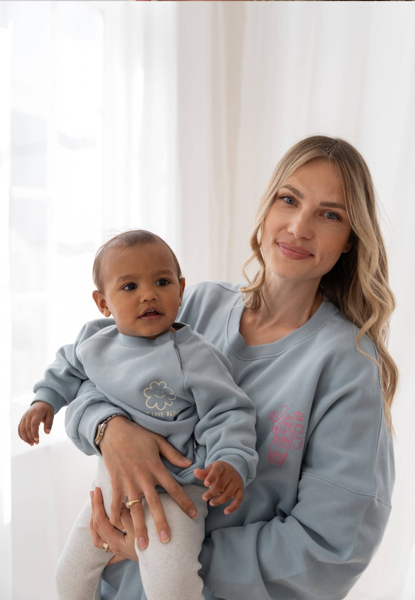Love Bloom Sweatshirt hellblau Mini and Me Edition