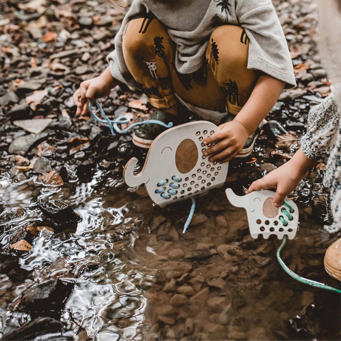 Oliver der Elefant, Montessori Holz-Schnürspielzeug