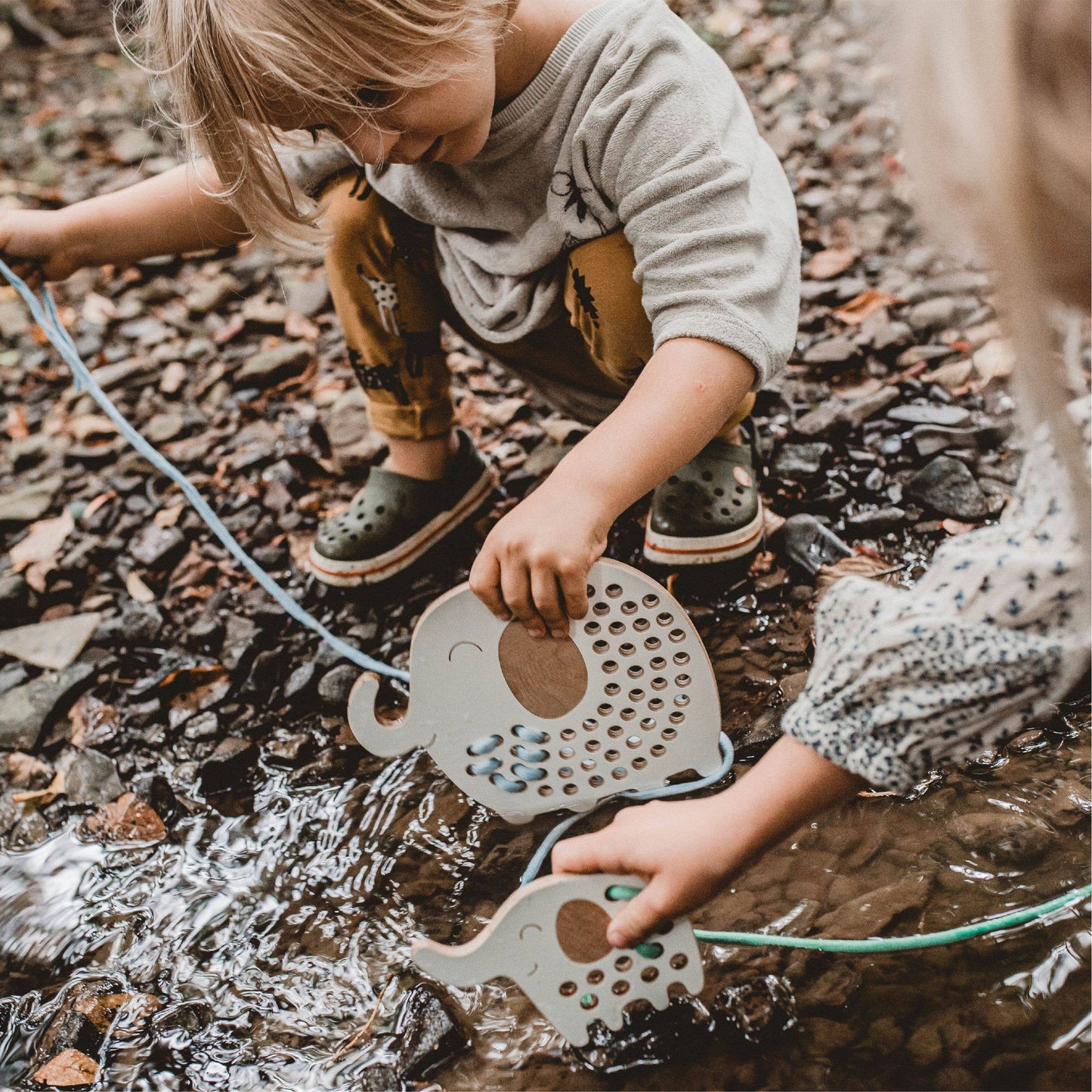 Oliver der Elefant, Montessori Holz-Schnürspielzeug